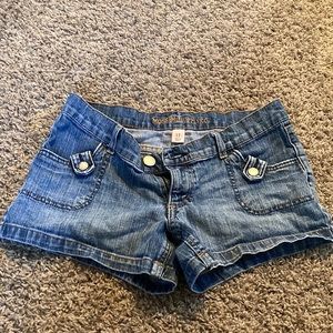 Womans size 7 shorts